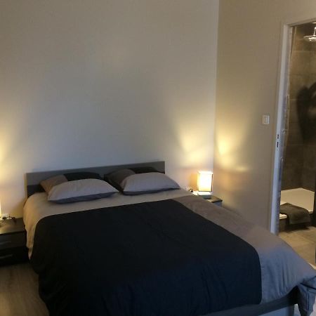 Thiviers Studio Proche Gare Avec Kitchenette Et Wifi - Porte Rouge מראה חיצוני תמונה