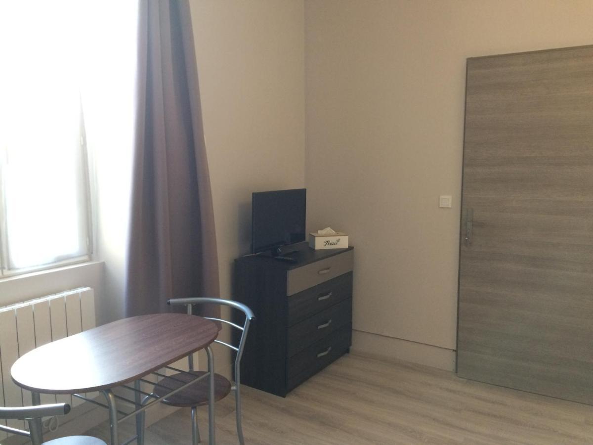 Thiviers Studio Proche Gare Avec Kitchenette Et Wifi - Porte Rouge מראה חיצוני תמונה
